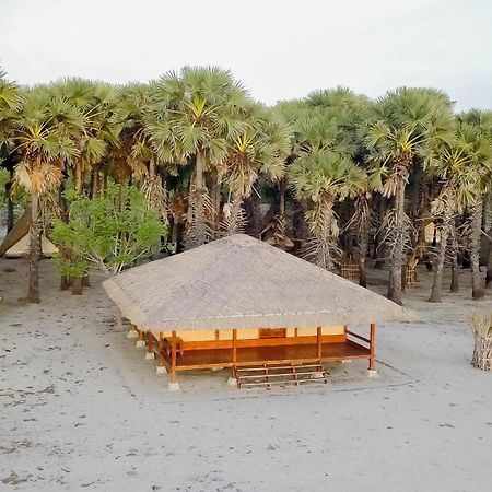 Costa Beach Resort & Club Waingapu Exterior photo