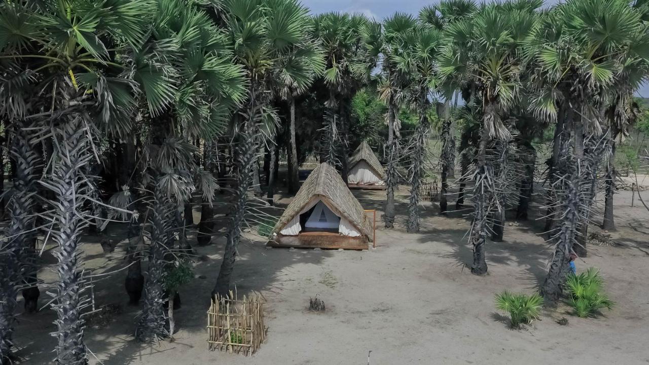 Costa Beach Resort & Club Waingapu Exterior photo
